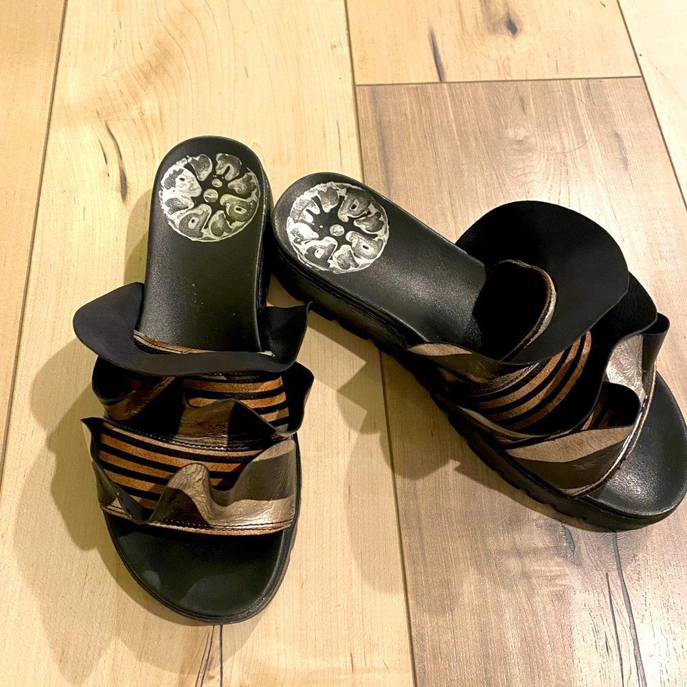 Papucei sandals size 6 but fits 6.5 very comfy.
